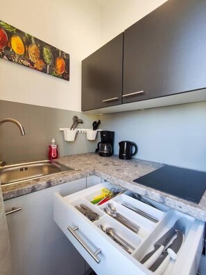 Micro-ondes, cafetière/bouilloire