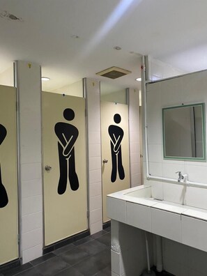 Hair dryer, bidet, towels - Capsule Inn (Kota Kinabalu)