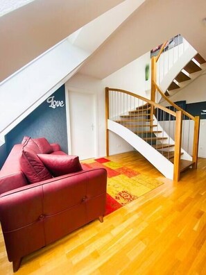 Interior - Rooftop Apartment for 6, AC, Terrace, by Metro U3 (Vienna)