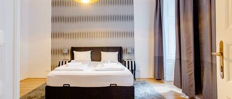 1 slaapkamer, een strijkplank/strijkijzer, wifi, beddengoed