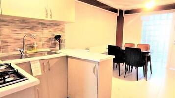 Fridge, stovetop, coffee/tea maker, cookware/dishes/utensils