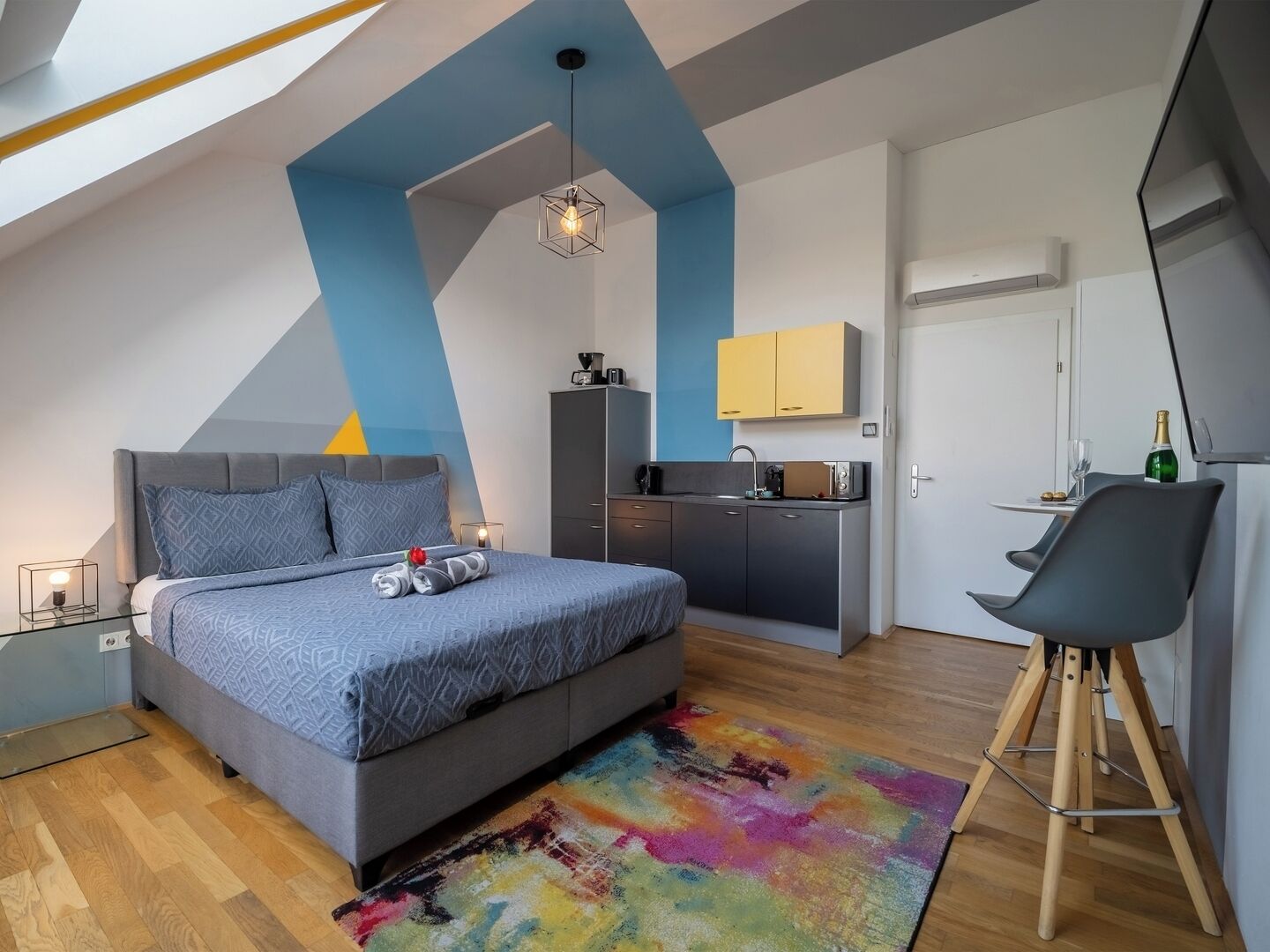 Iron/ironing board, WiFi, bed sheets