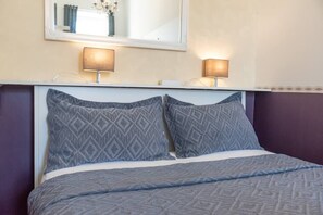 1 bedroom, iron/ironing board, WiFi, bed sheets - Hideaway Apartment Augarten (Vienna)