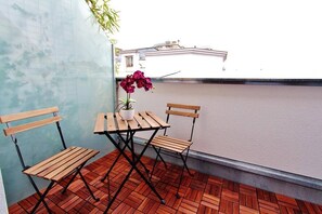 Outdoor dining - Modern Duplex Museumsquartier (Vienna)