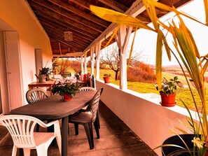 Outdoor dining