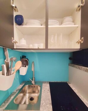 Fridge, microwave, stovetop, coffee/tea maker