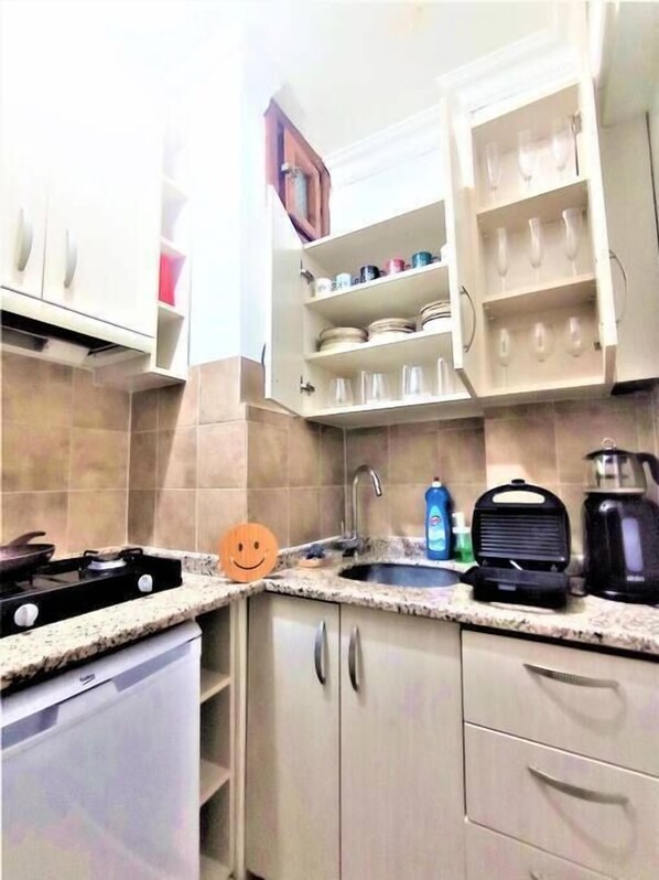 Fridge, stovetop, coffee/tea maker, cookware/dishes/utensils