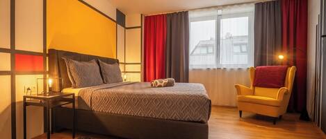 2 عدّة غرف نوم ومكواة/لوح كي وواي فاي وملاءات أسرّة