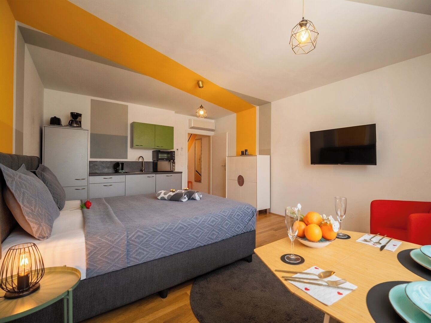 Iron/ironing board, WiFi, bed sheets