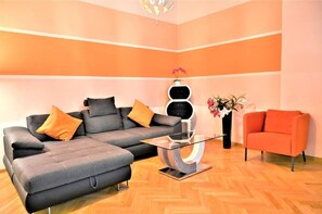 TV - Bright Suite Universitaet Wien (Vienna)
