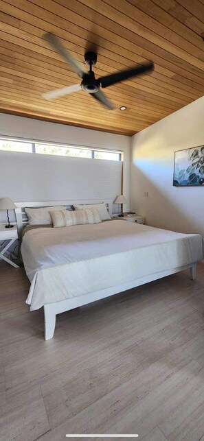 3 quartos, ferros/tábuas de passar roupa, roupa de cama