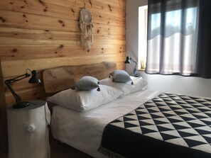 Quarto casal, vista para o jardim | Individualmente decorados, Wi-Fi de cortesia, roupa de cama