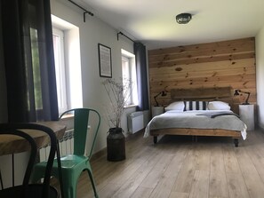 Dobbeltrom, hageutsikt | Individuelt dekorert, wi-fi (inkludert) og sengetøy