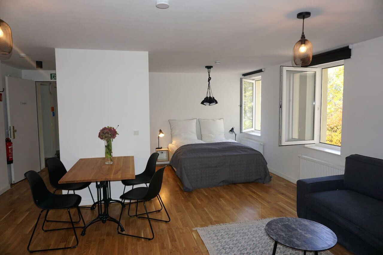 Schreibtisch, kostenloses WLAN, Bettwäsche