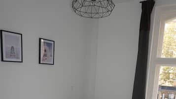 2 bedrooms, desk, free WiFi, bed sheets