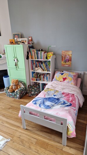 2 chambres, fer et planche à repasser, lit parapluie, Wi-Fi gratuit