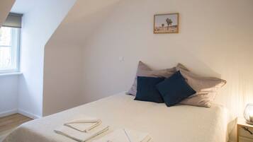 1 bedroom, desk, free WiFi, bed sheets