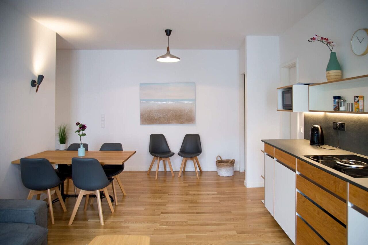 Kühlschrank, Mikrowelle, Herdplatte, Geschirrspüler