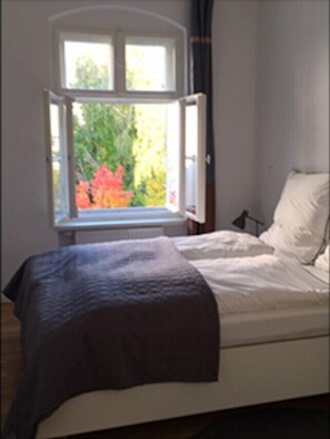 1 bedroom, desk, free WiFi, bed sheets