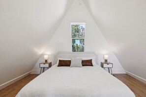 2 makuuhuonetta, silitysrauta/-lauta, ilmainen Wi-Fi, vuodevaatteet