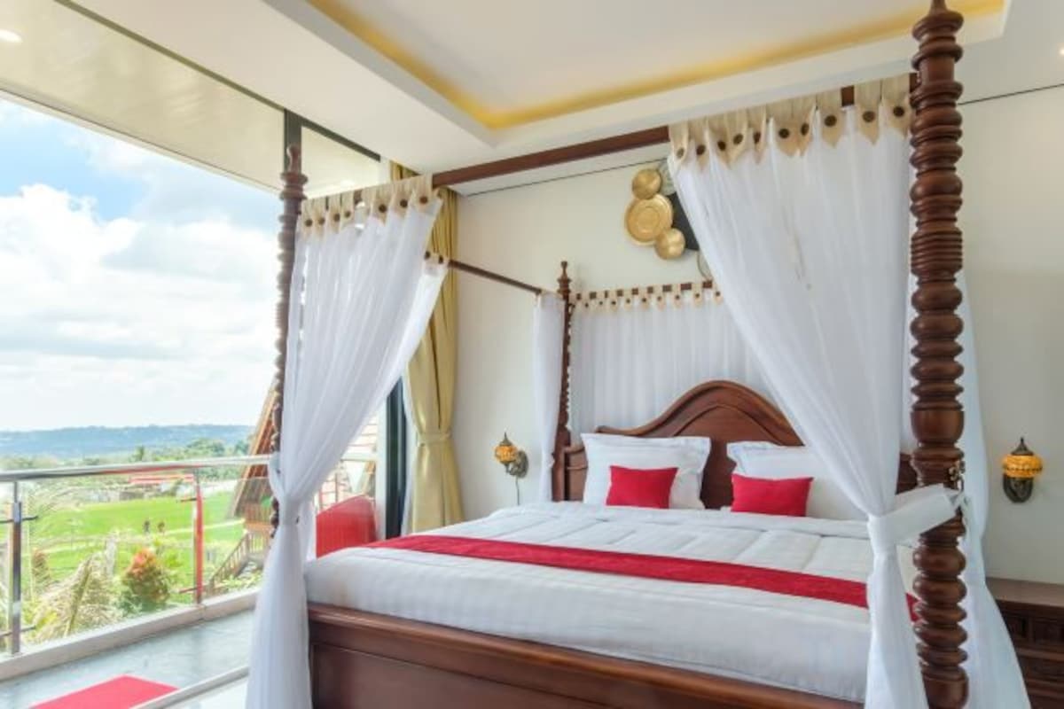 WiFi (free), bed sheets