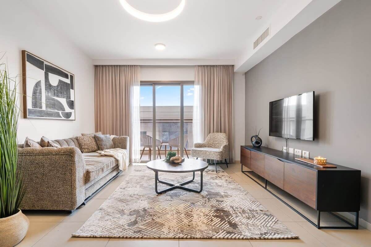 تلفزيون، كُتُب، مكتب