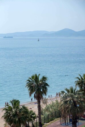 On the beach - Outstanding seaview studio in Athenian Riviera (Paleo Faliro)