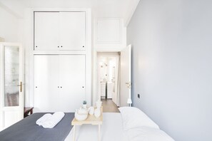 1 bedroom, desk, iron/ironing board, WiFi
