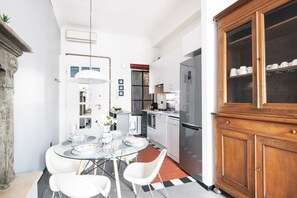 Kühlschrank, Ofen, Herdplatte, Geschirrspüler