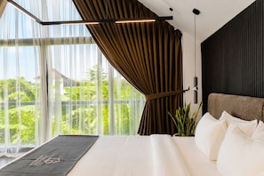 Hochwertige Bettwaren, Betten mit Memory-Foam-Matratzen, Zimmersafe