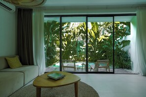 65-inch Smart TV with digital channels, Netflix, streaming services - Premier Umalas Villas (Kerobokan)