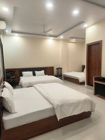 Family Room | 1 bedroom, free WiFi, bed sheets