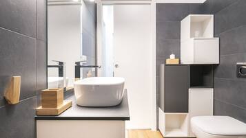 Dusche, Haartrockner, Bidet, Handtücher