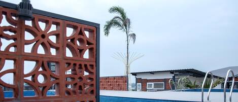 2 outdoor pools