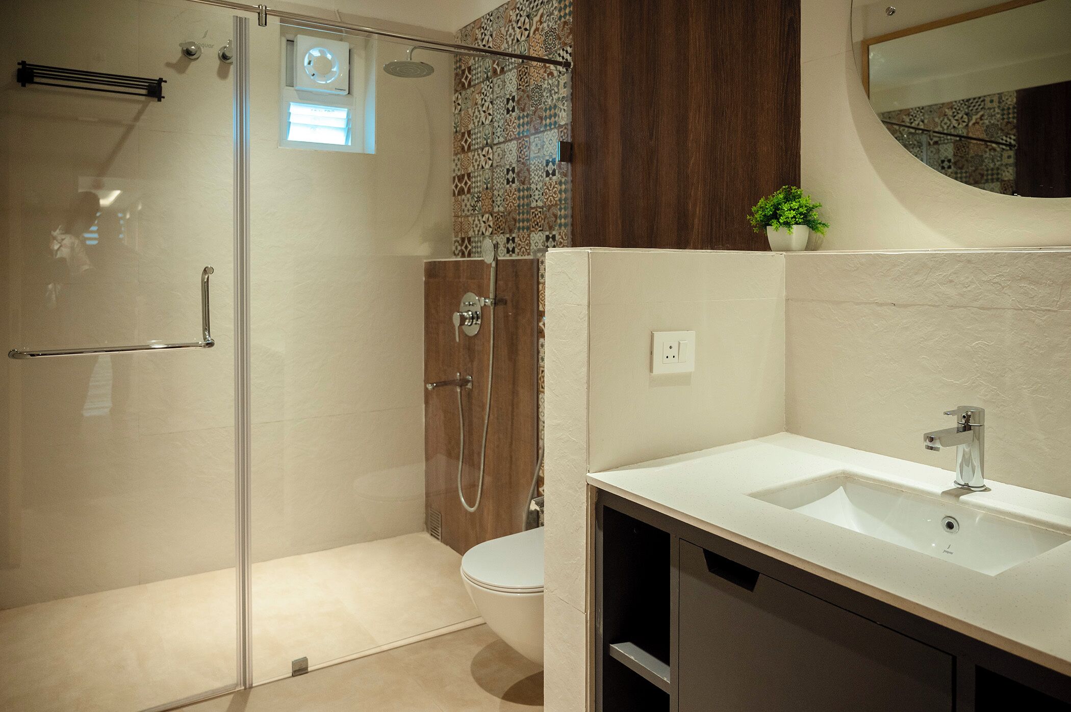 Habitación ejecutiva, 2 camas individuales, para no fumadores, vista a la ciudad | Baño | Regadera, regadera tipo lluvia, amenidades de baño gratuitas 