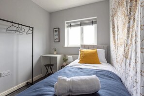 Casa | 5 dormitoris, planxa i posts de planxar, wifi gratuïta i roba de llit