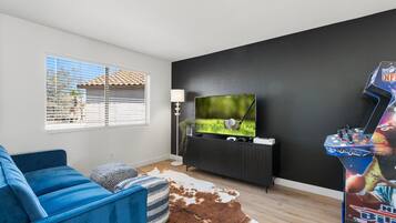 Smart TV, video games