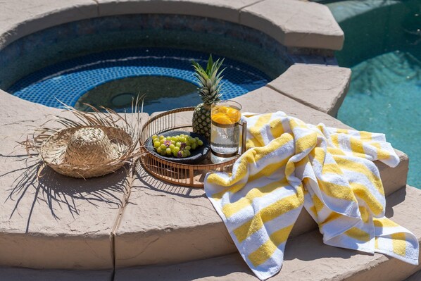 A heated pool - 4 bedroom home with heated pool and spa (Avondale)