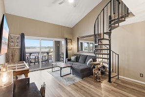 Smart TV - Blue Breeze - Top Floor, Waterfront, & More! (Osage Beach)