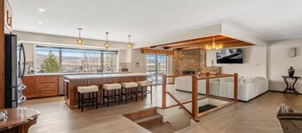 Estate on Bow River 25 Min to  DT YYC 5BR w AC