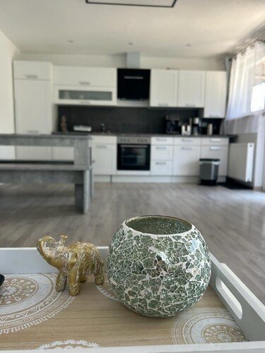 Modern Relax Oase im Erdgeschoss mit Terrasse