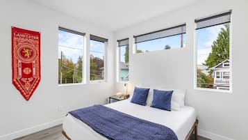 1 dormitorio, tabla de planchar con plancha, wifi y ropa de cama