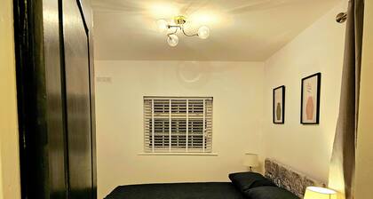 Flat - Sleeps 4 - Wifi