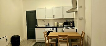 Cosy 1 Bedroom Flat Near Bridgend Town Centre