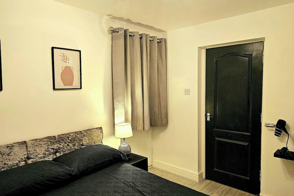 Flat - Sleeps 4 - Wifi - Laleston