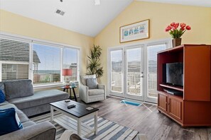 Smart TV - NEW LISTING-UPDATES!-4br 4ba-DOG FRIENDLY-towels,linens,pool club. (Ocean Isle Beach)