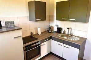 Private kitchen - Zuhause im Ruhrgebiet 2 mit Balkon (Oberhausen)