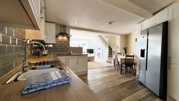 Réfrigérateur, micro-ondes, four, lave-vaisselle