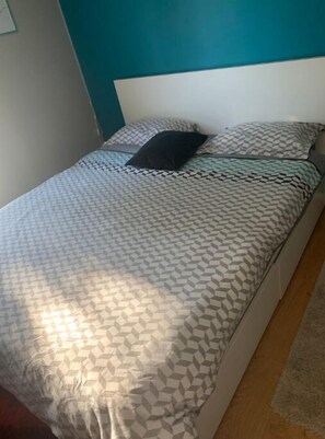 2 chambres, bureau, fer et planche à repasser, Wi-Fi gratuit