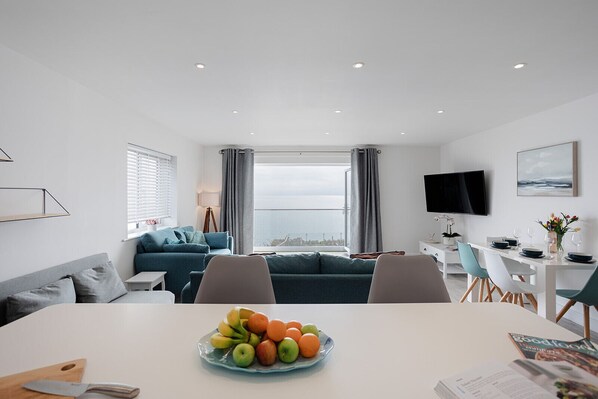 TV - The Bay (Sandown)